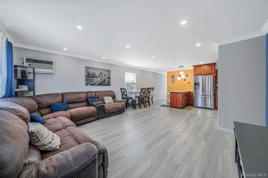 22032 147th Avenue Springfield Gardens NY 11413