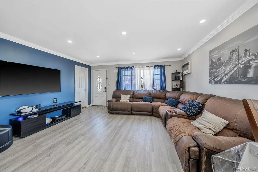 22032 147th Avenue Springfield Gardens NY 11413