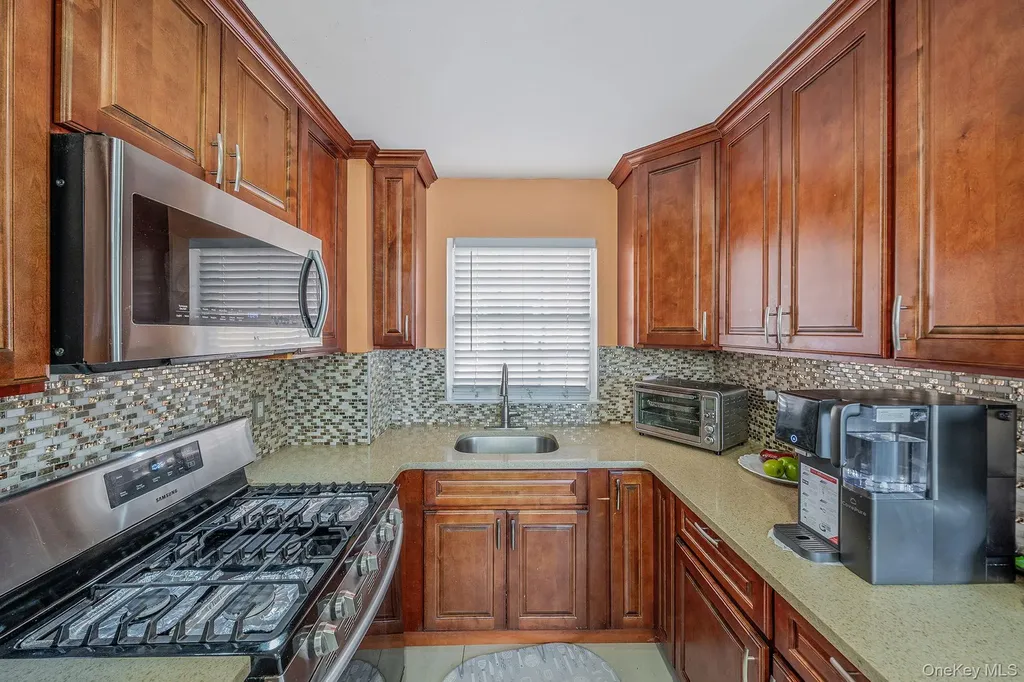 22032 147th Avenue Springfield Gardens NY 11413