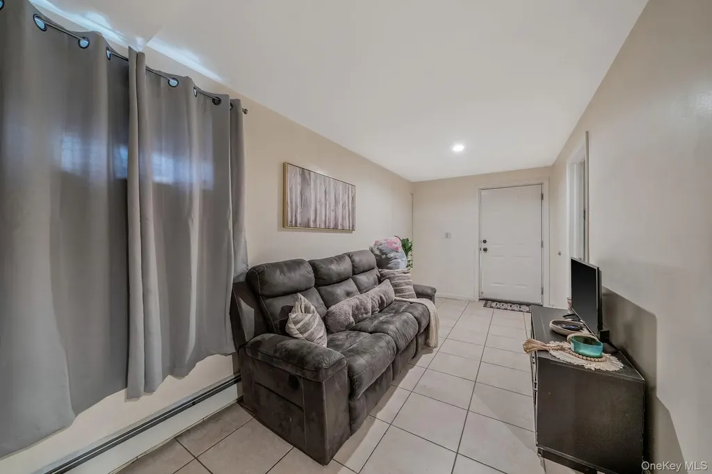 22032 147th Avenue Springfield Gardens NY 11413