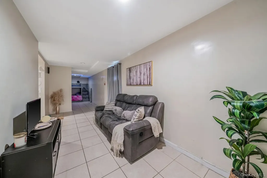 22032 147th Avenue Springfield Gardens NY 11413