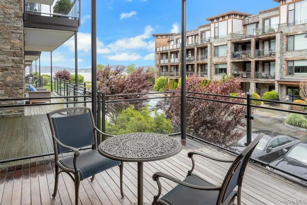 18 Rivers Edge - Unit 211 Drive Tarrytown NY 10591