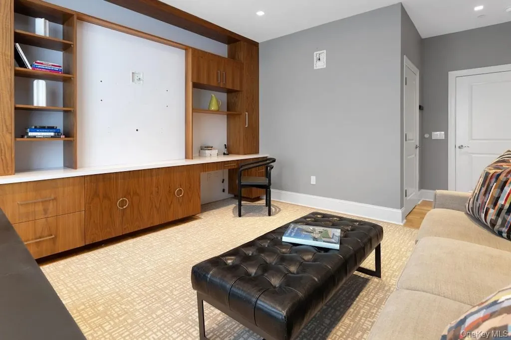 18 Rivers Edge - Unit 211 Drive Tarrytown NY 10591