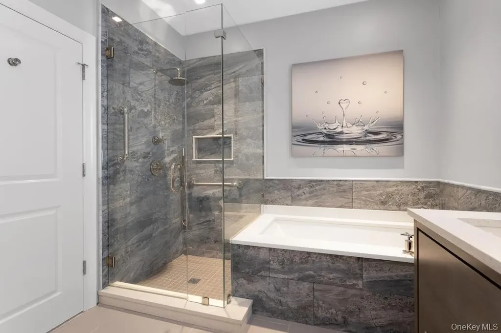 18 Rivers Edge - Unit 211 Drive Tarrytown NY 10591