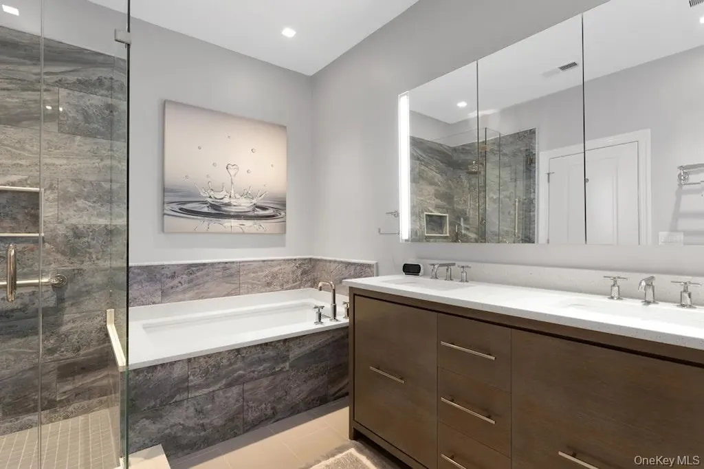 18 Rivers Edge - Unit 211 Drive Tarrytown NY 10591