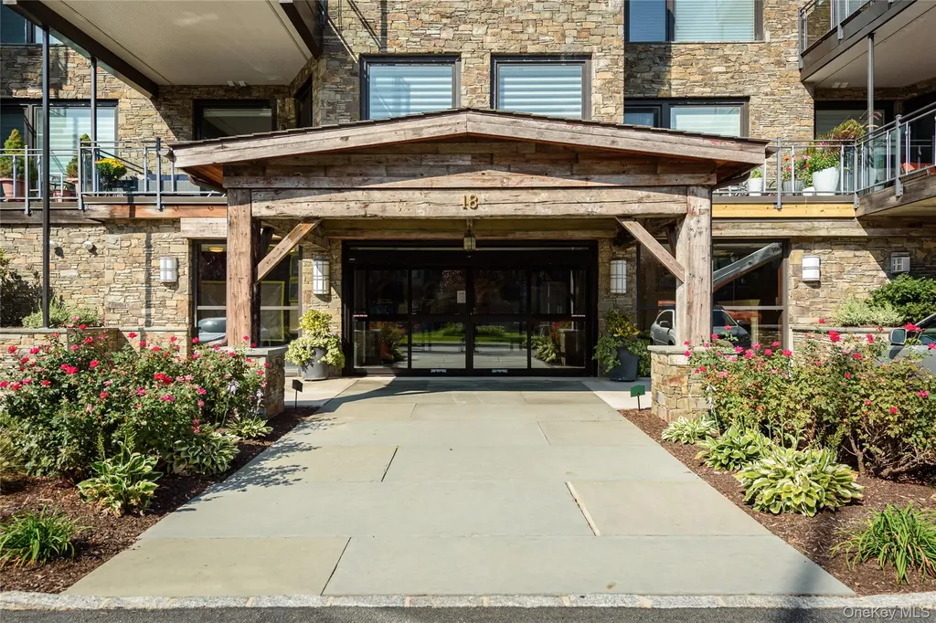 18 Rivers Edge - Unit 211 Drive Tarrytown NY 10591