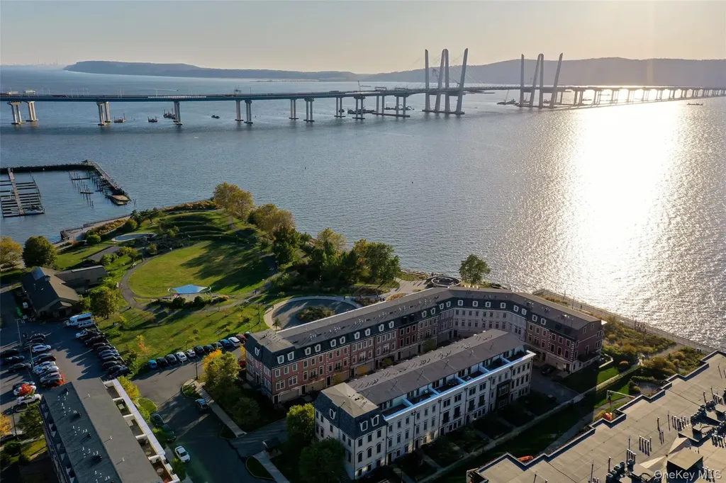 18 Rivers Edge - Unit 211 Drive Tarrytown NY 10591