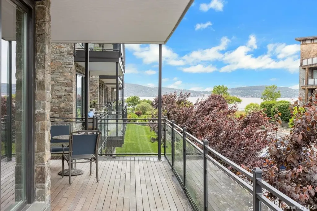 18 Rivers Edge - Unit 211 Drive Tarrytown NY 10591