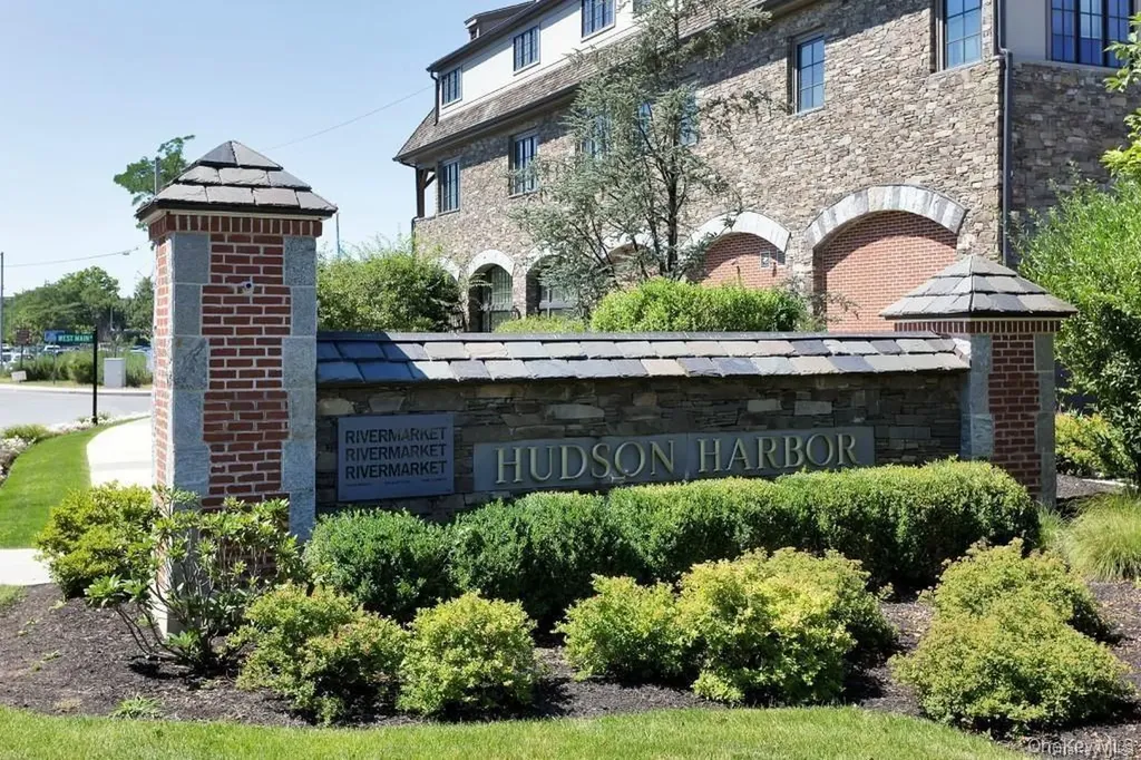 18 Rivers Edge - Unit 211 Drive Tarrytown NY 10591