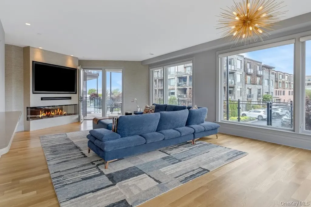 18 Rivers Edge - Unit 211 Drive Tarrytown NY 10591