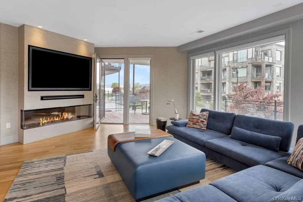 18 Rivers Edge - Unit 211 Drive Tarrytown NY 10591