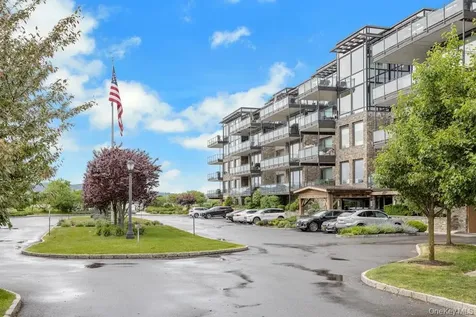 18 Rivers Edge Drive Tarrytown NY 10591