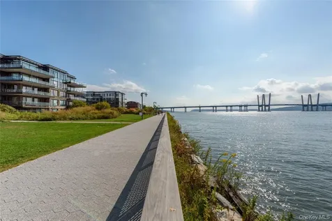 18 Rivers Edge Drive Tarrytown NY 10591
