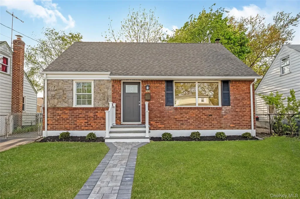 728 Martin Drive Uniondale NY 11553