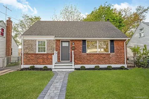 728 Martin Drive Uniondale NY 11553