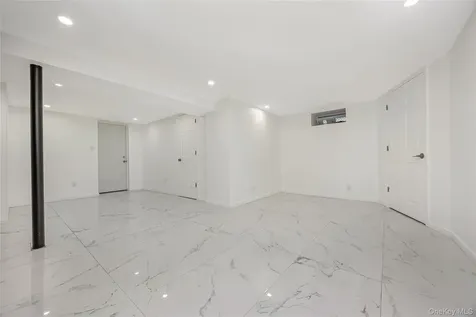 728 Martin Drive Uniondale NY 11553