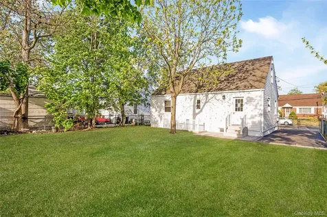 728 Martin Drive Uniondale NY 11553