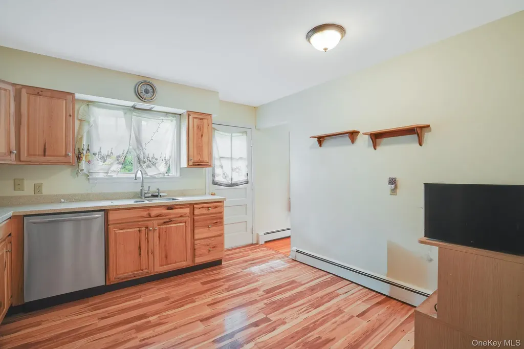 82 Roosevelt Road Hyde Park NY 12538
