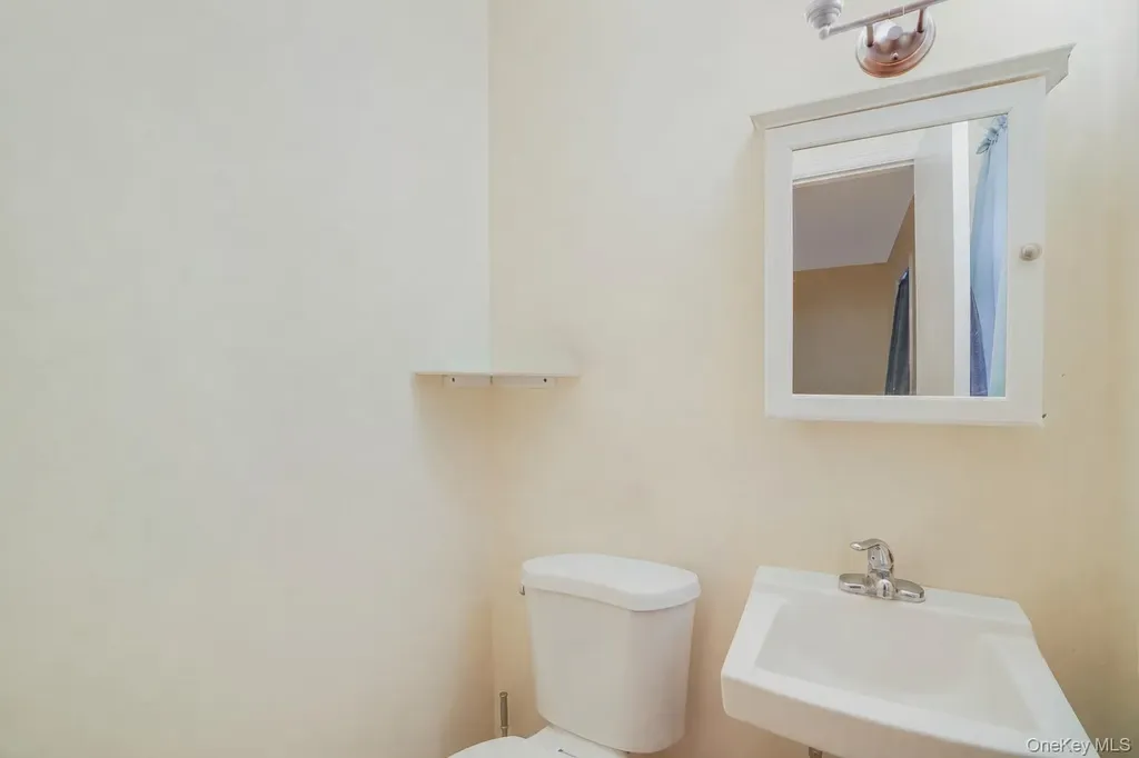 82 Roosevelt Road Hyde Park NY 12538