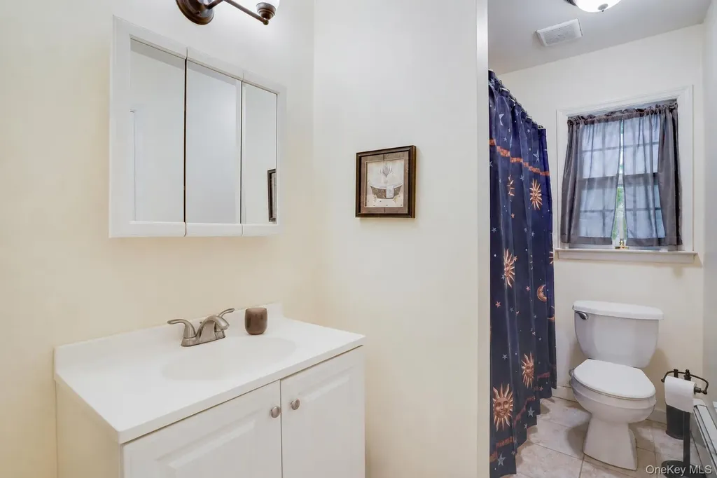 82 Roosevelt Road Hyde Park NY 12538