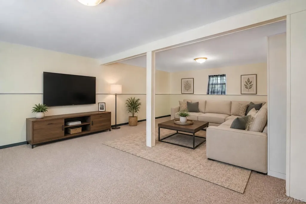 82 Roosevelt Road Hyde Park NY 12538