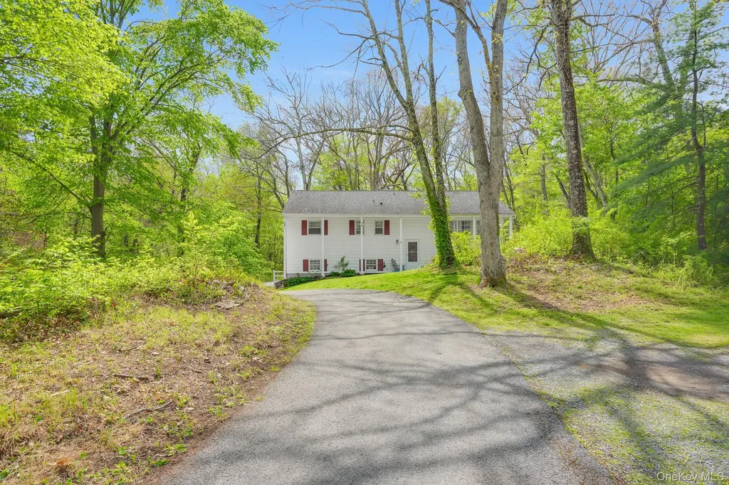 82 Roosevelt Road Hyde Park NY 12538