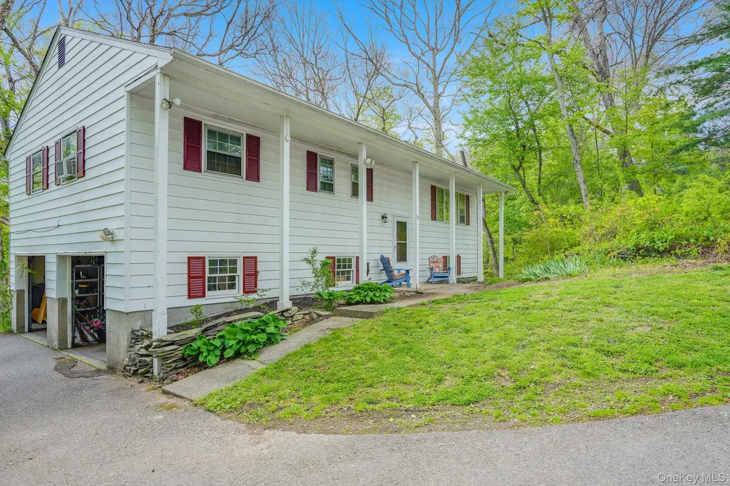 82 Roosevelt Road Hyde Park NY 12538
