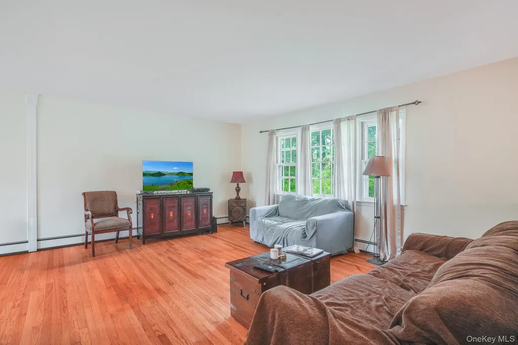 82 Roosevelt Road Hyde Park NY 12538