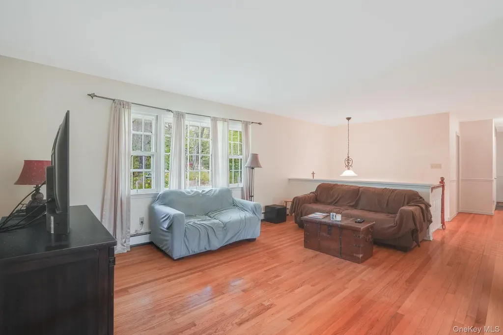 82 Roosevelt Road Hyde Park NY 12538