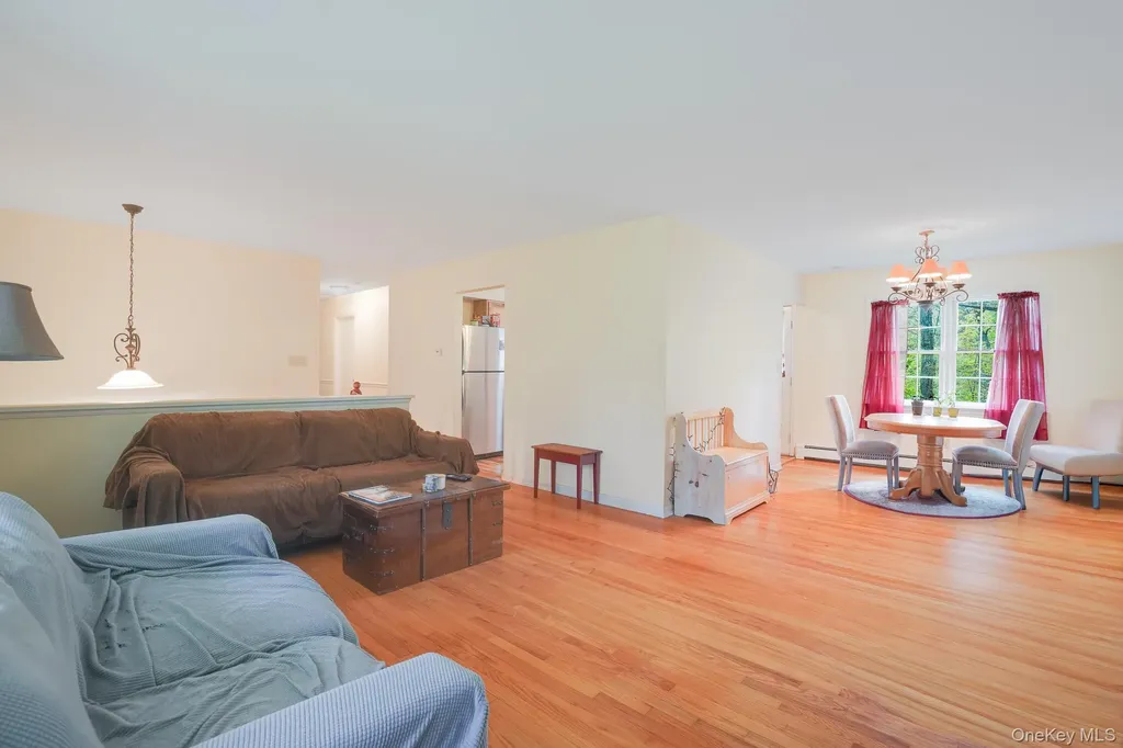 82 Roosevelt Road Hyde Park NY 12538
