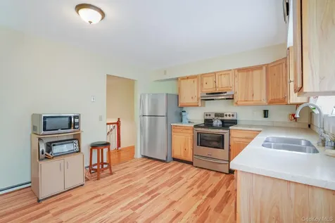 82 Roosevelt Road Hyde Park NY 12538