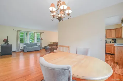 82 Roosevelt Road Hyde Park NY 12538