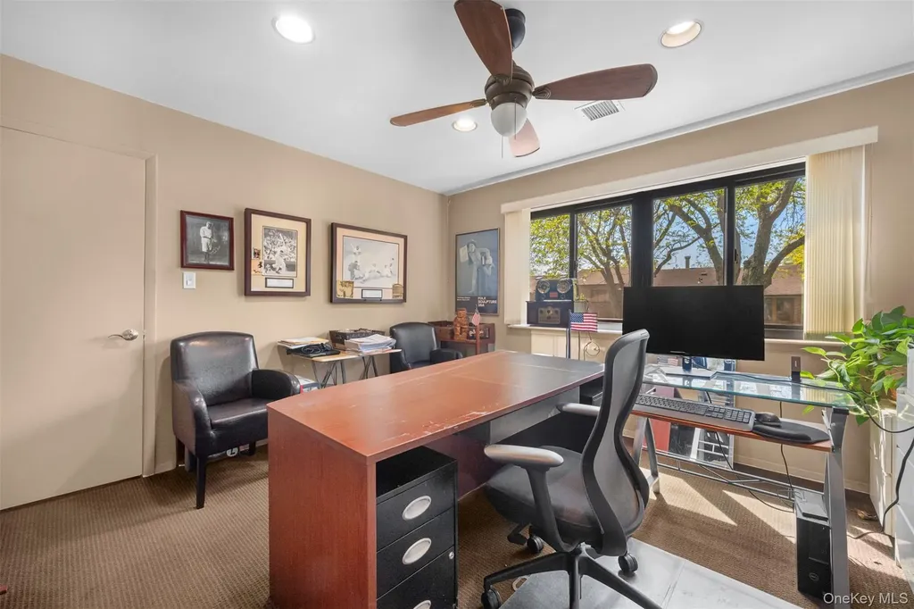 25 Windsor Gate Drive North Hills NY 11040