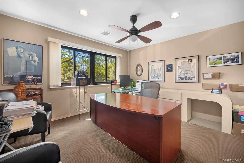25 Windsor Gate Drive North Hills NY 11040
