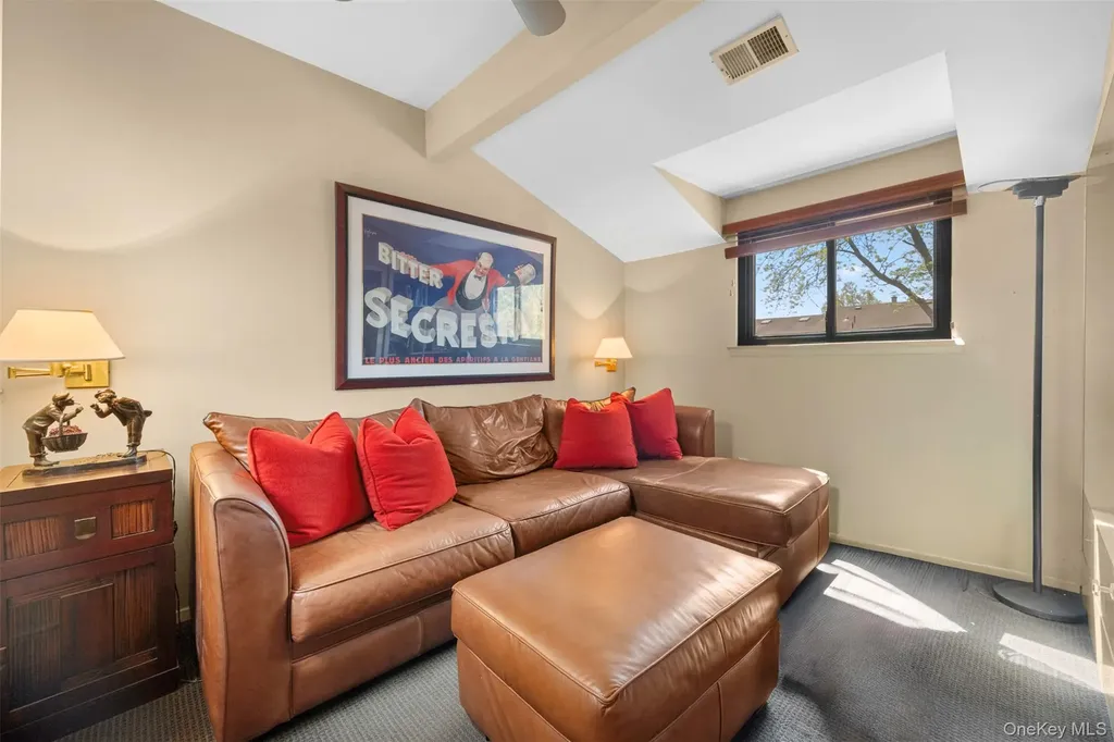 25 Windsor Gate Drive North Hills NY 11040