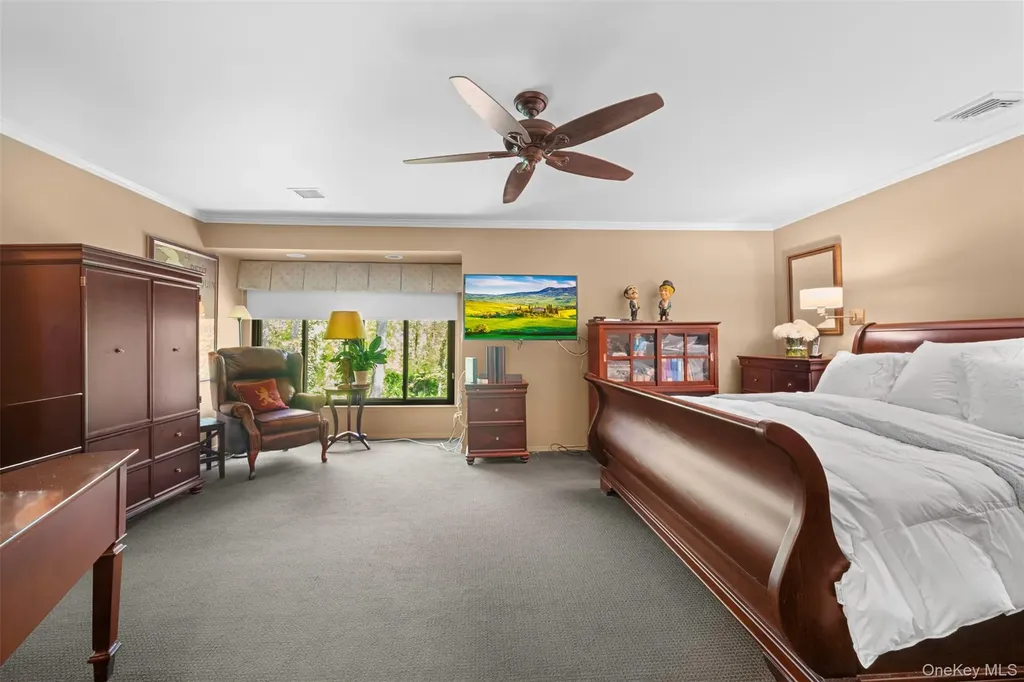 25 Windsor Gate Drive North Hills NY 11040