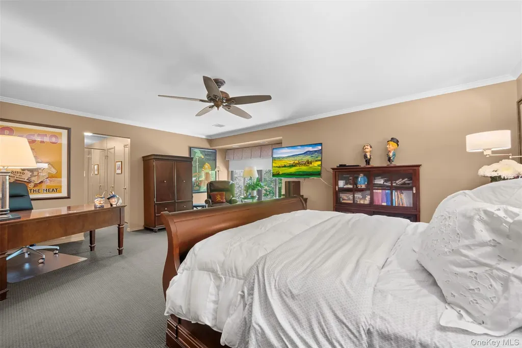 25 Windsor Gate Drive North Hills NY 11040