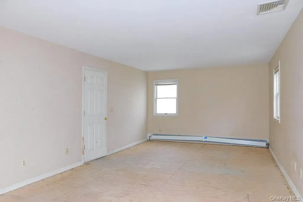 83 Hunt Road Wallkill NY 12589