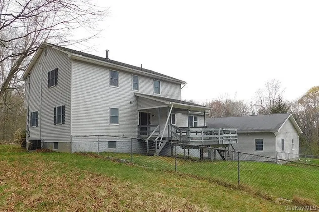 83 Hunt Road Wallkill NY 12589