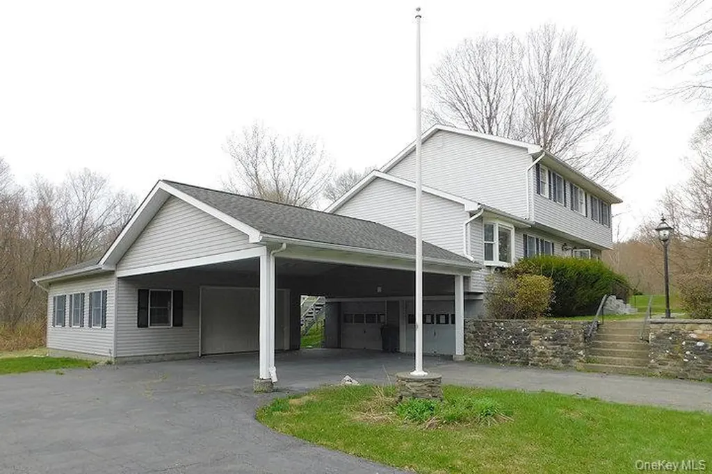 83 Hunt Road Wallkill NY 12589
