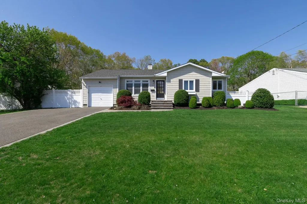 149 Barton Lane Bayport NY 11705
