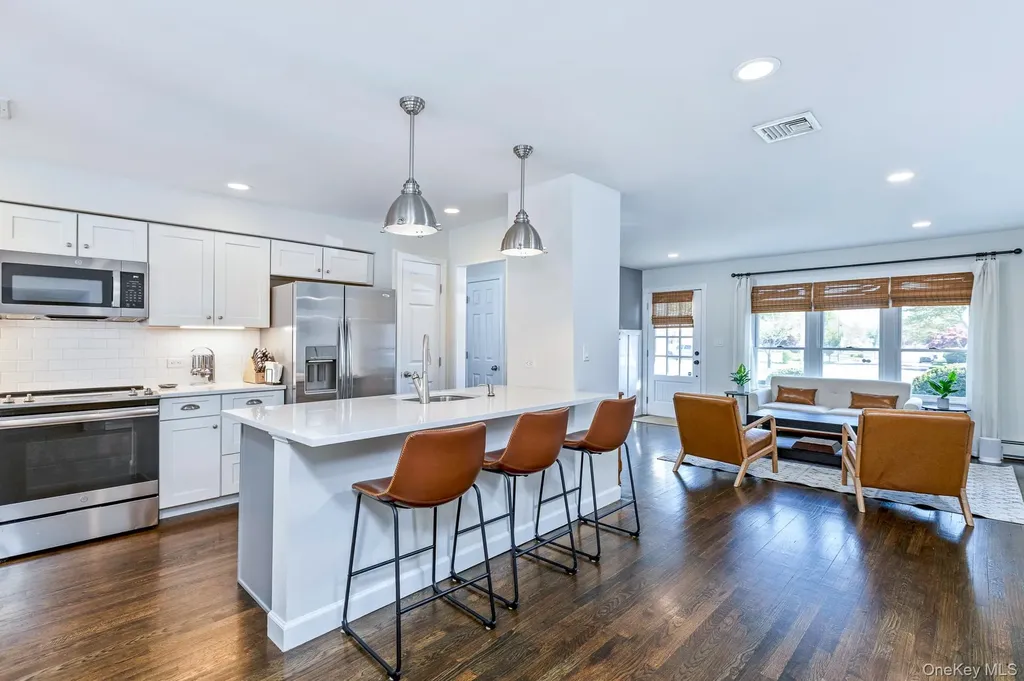149 Barton Lane Bayport NY 11705