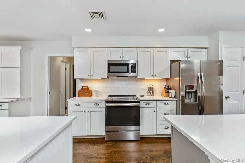 149 Barton Lane Bayport NY 11705
