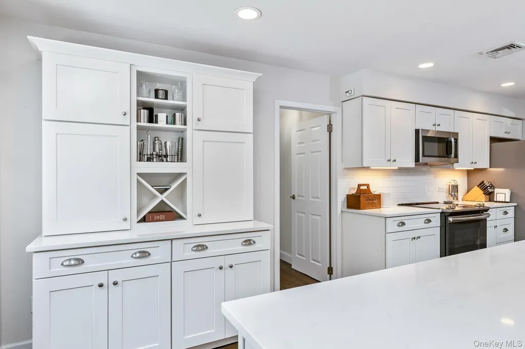 149 Barton Lane Bayport NY 11705