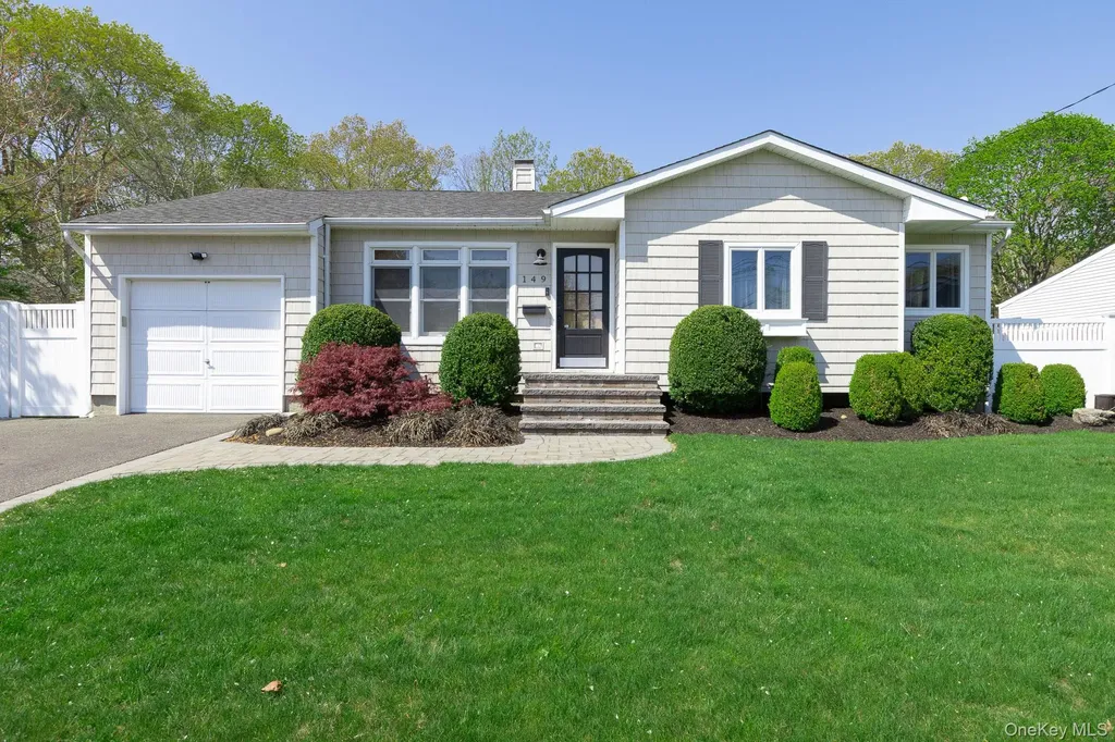 149 Barton Lane Bayport NY 11705