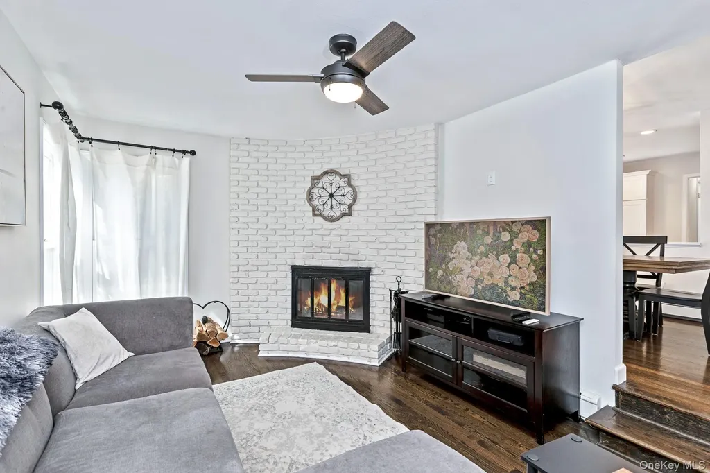 149 Barton Lane Bayport NY 11705