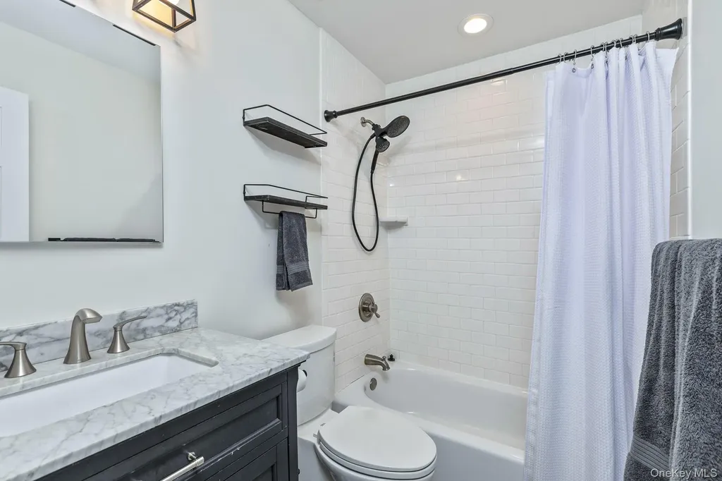 149 Barton Lane Bayport NY 11705