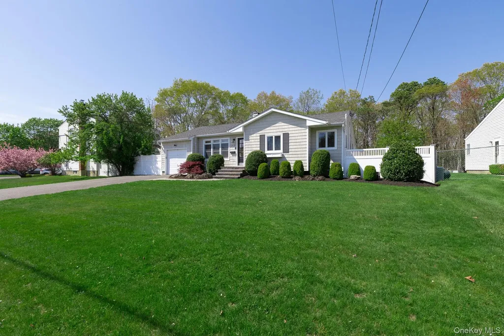 149 Barton Lane Bayport NY 11705