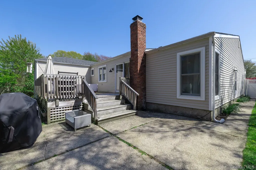149 Barton Lane Bayport NY 11705