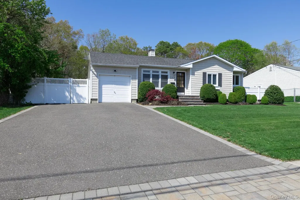 149 Barton Lane Bayport NY 11705